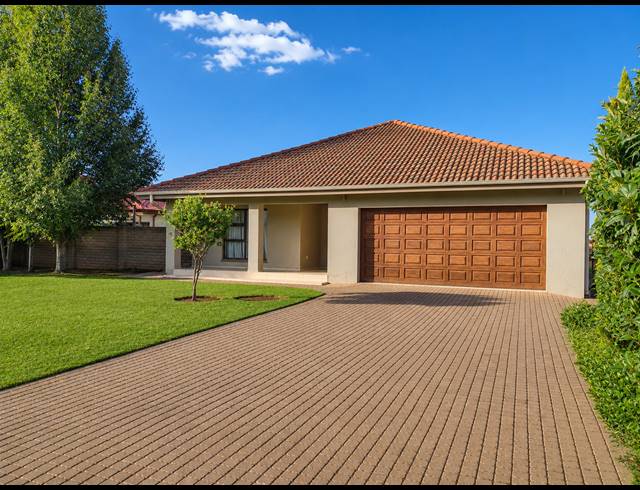 4 BEDROOM HOUSE FOR SALE IN THREE RIVERS EAST